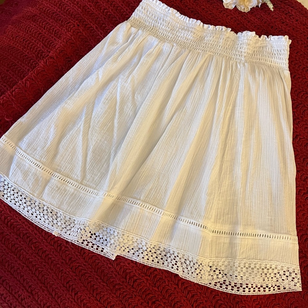 Short whit skirt